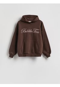 Reserved - Bluza oversize z haftem - brązowy. Kolor: brązowy. Materiał: dzianina, bawełna. Wzór: haft