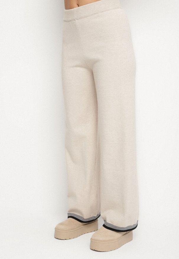 Born2be - Jasnobeżowy Dzianinowy Komplet z Ozdobną Lamówką Sweter i Szerokie Spodnie Ralenae. Kolor: beżowy. Materiał: dzianina