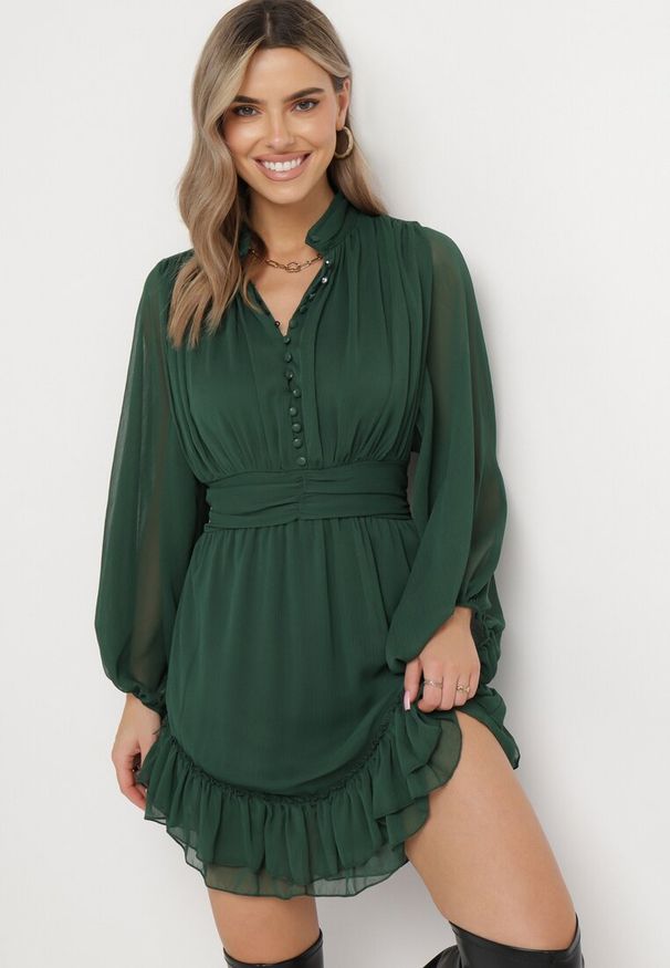 Born2be - Ciemnozielona Rozkloszowana Sukienka z Falbanką Harlin. Kolor: zielony. Długość: mini