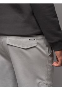 Ombre Clothing - Dzianinowe joggery męskie z kieszeniami cargo – jasnoszare V4 - Rozmiar: L. Okazja: na co dzień. Kolor: szary. Materiał: dzianina. Wzór: aplikacja. Styl: casual #9