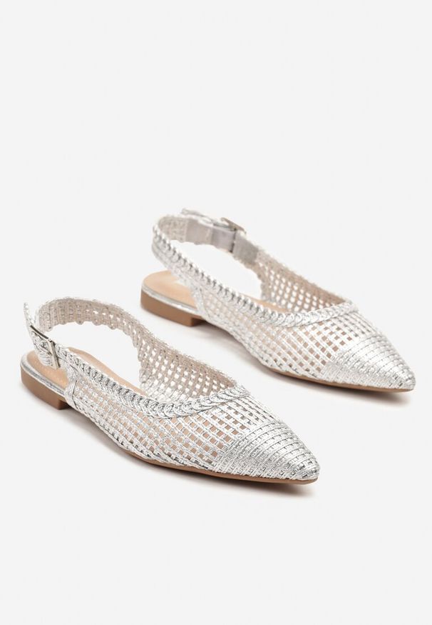 Born2be - Srebrne Sandały Slingback z Noskiem w Szpic z Ażurowej Plecionki Tillirune. Okazja: na co dzień. Kolor: srebrny. Materiał: jedwab, len. Wzór: ażurowy. Obcas: na obcasie. Styl: elegancki, casual. Wysokość obcasa: niski