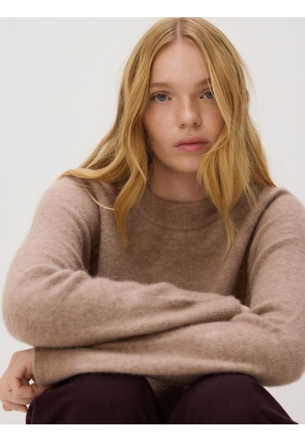 Reserved - Sweter z wełną - brązowy. Kolor: brązowy. Materiał: wełna