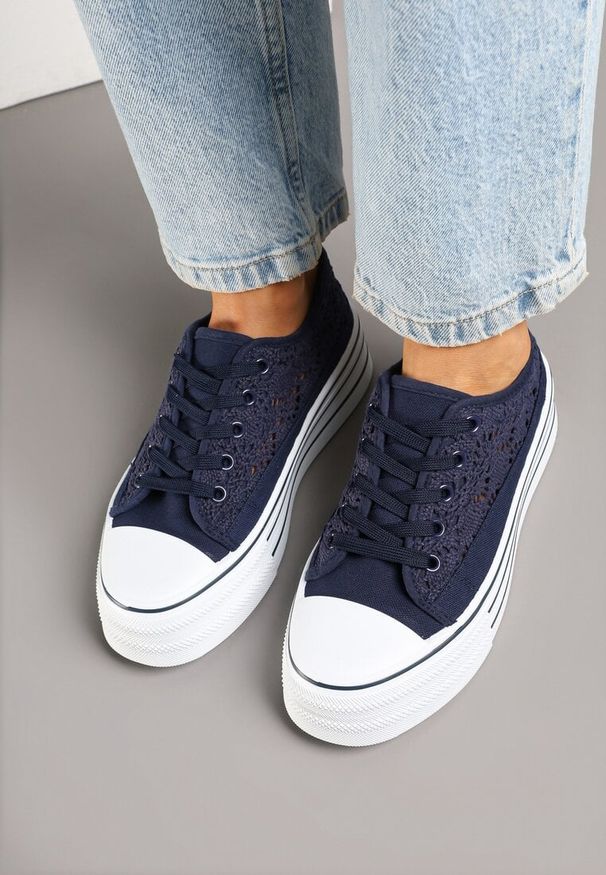 Born2be - Granatowe Trampki na Grubej Podeszwie z Ażurową Cholewką Felariona. Okazja: na co dzień. Kolor: niebieski. Materiał: jeans. Szerokość cholewki: normalna. Wzór: ażurowy. Styl: klasyczny, casual