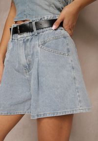 Renee - Jasnoniebieskie Szorty Jeansowe z Gumką w Talii i Paskiem Zdobione Przeszyciami Alanissa. Okazja: na co dzień. Stan: podwyższony. Kolor: niebieski. Materiał: jeans. Wzór: aplikacja. Sezon: lato. Styl: casual #3