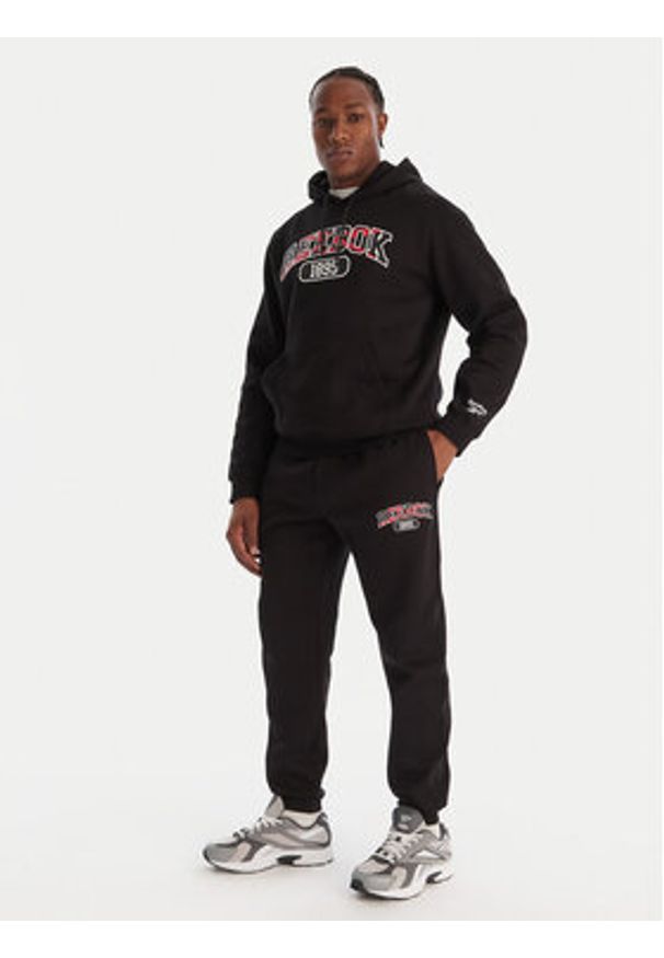 Reebok Spodnie dresowe Walker RK25149CCM Czarny Regular Fit. Kolor: czarny. Materiał: syntetyk