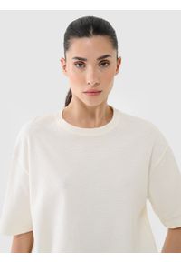 4f - 4F T-shirt regular z waflowej dzianiny damski - biały L. Okazja: na co dzień. Kolor: biały. Materiał: dzianina. Długość rękawa: krótki rękaw. Długość: krótkie. Wzór: kratka. Styl: casual, klasyczny, sportowy #1