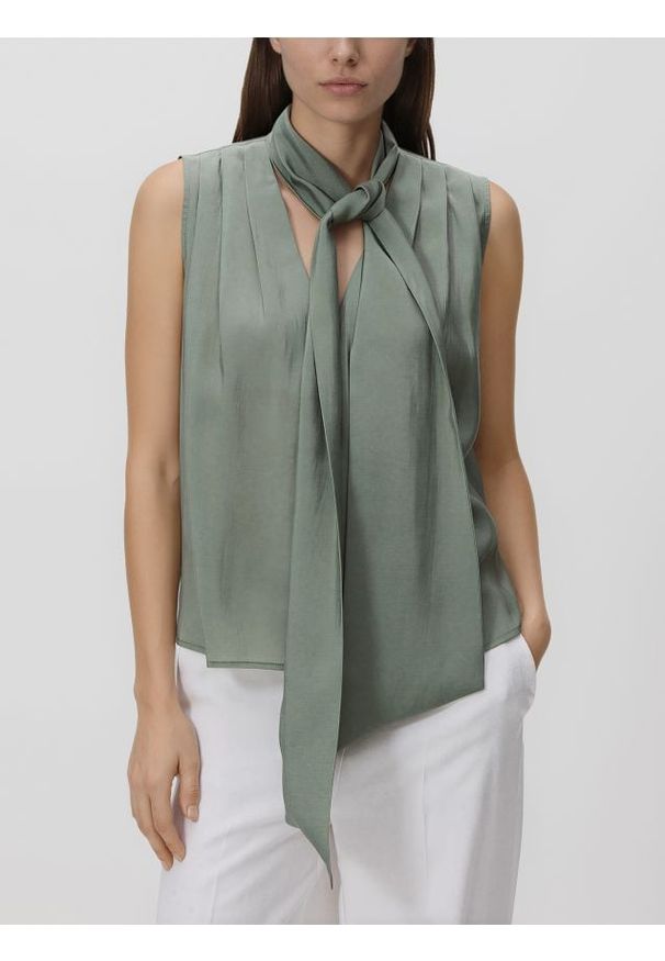 Reserved - Bluzka z szalem - oliwkowy. Kolor: oliwkowy. Materiał: tkanina. Wzór: gładki. Styl: klasyczny