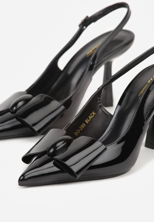 Renee - Czarne Szpilki Slingback z Lakierowanym Połyskiem Zdobione Kokardą Sewlira. Okazja: na co dzień. Zapięcie: pasek. Kolor: czarny. Materiał: lakier. Wzór: aplikacja. Obcas: na szpilce. Styl: casual