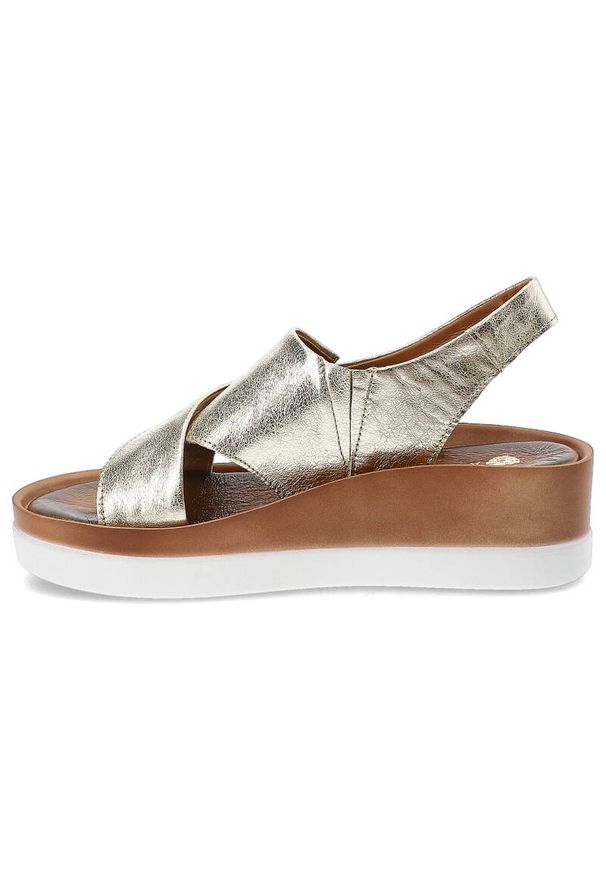 Złote Sandały Armodo Wygodne Wsuwane Obuwie Damskie. Zapięcie: bez zapięcia. Kolor: złoty. Materiał: guma. Sezon: lato. Styl: elegancki