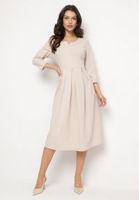 Born2be - Beżowa Rozkloszowana Sukienka z Rękawem 3/4 Nomiel. Okazja: na co dzień, na spotkanie biznesowe. Typ kołnierza: dekolt w kształcie V. Kolor: beżowy. Typ sukienki: rozkloszowane. Styl: biznesowy, klasyczny, casual, elegancki #4