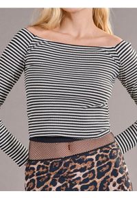 Sinsay - Prążkowana bluzka off shoulder - wielobarwny. Materiał: prążkowany