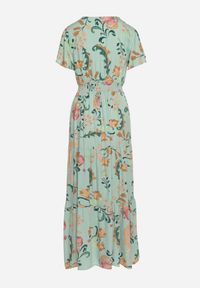 Born2be - Zielona Rozkloszowana Sukienka Maxi z Wiskozy w Kwiaty z Kopertowym Dekoltem Ilitta. Kolor: zielony. Materiał: wiskoza. Wzór: kwiaty. Sezon: lato. Typ sukienki: kopertowe. Długość: maxi #2