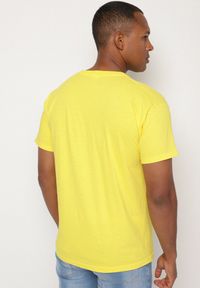 Born2be - Żółta Bawełniana Koszulka T-shirt Basic z Dekoltem w Serek Malvinea. Okazja: na spotkanie biznesowe, do pracy, na co dzień. Typ kołnierza: dekolt w serek. Kolor: żółty. Materiał: bawełna. Styl: biznesowy, casual, elegancki #7