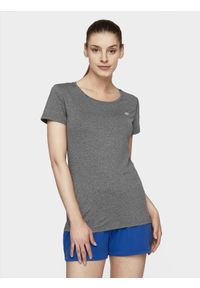 4f - Koszulka treningowa regular szybkoschnąca damska - szara. Kolor: szary. Materiał: elastan, materiał, włókno, dzianina, syntetyk. Długość rękawa: krótki rękaw. Długość: krótkie. Wzór: ze splotem, gładki, jednolity. Sport: fitness #1