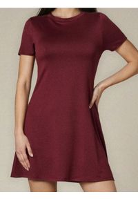Sinsay - Dzianinowa sukienka mini - bordowy. Kolor: czerwony. Materiał: dzianina. Długość: mini #1