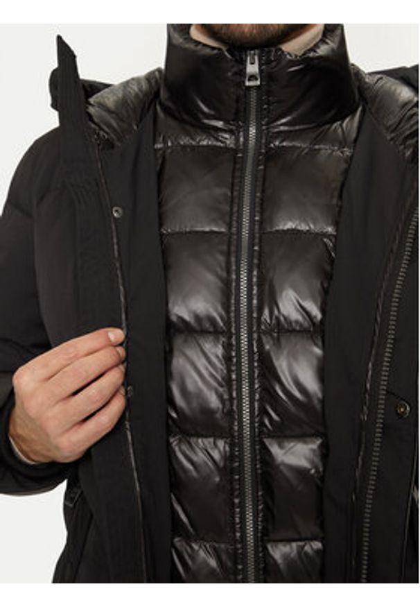 Guess Kurtka zimowa M4BL43 WGJR2 Czarny Regular Fit. Kolor: czarny. Materiał: syntetyk. Sezon: zima