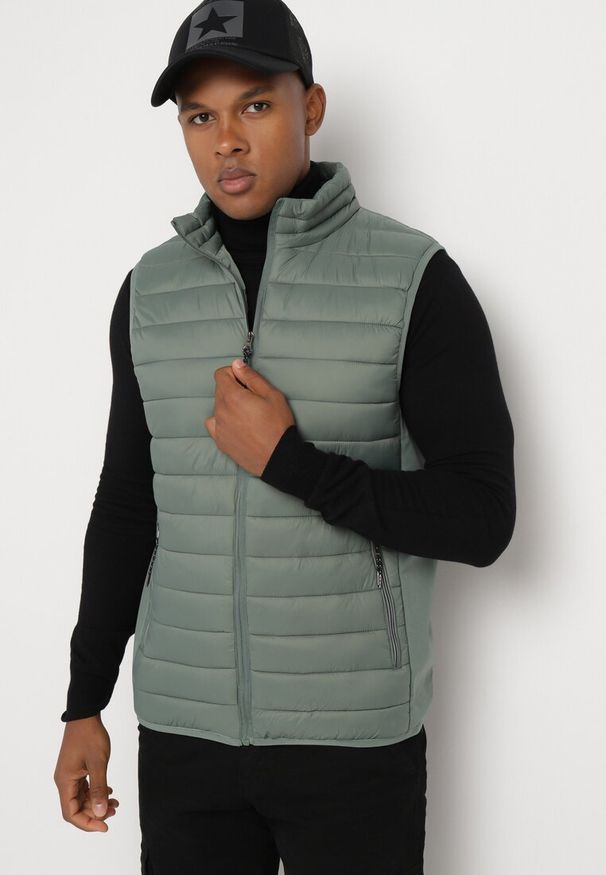 Born2be - Zielona Pikowana Kamizelka z Kieszeniami na Suwak Hanilea. Okazja: na co dzień. Kolor: zielony. Materiał: jeans. Styl: casual, klasyczny, elegancki