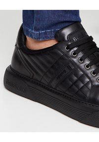 Baldinini - BALDININI - Czarne sneakersy skórzane. Okazja: na co dzień. Zapięcie: sznurówki. Kolor: czarny. Materiał: skóra. Szerokość cholewki: normalna. Wzór: napisy #4