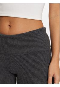 Guess Spodnie materiałowe Nina W4BB53 Z3K92 Szary Regular Fit. Kolor: szary. Materiał: syntetyk