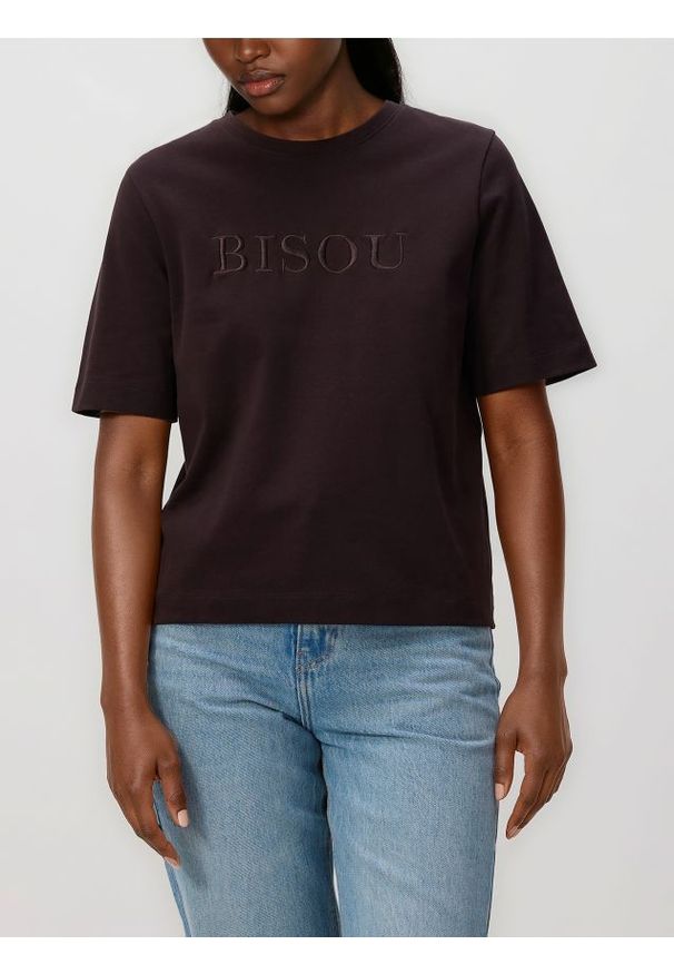 Reserved - T-shirt regular z haftem - ciemnobrązowy. Kolor: brązowy. Materiał: dzianina, bawełna. Wzór: haft