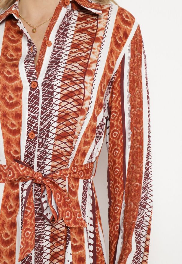 Born2be - Brązowa Sukienka Koszulowa z Wiskozy Rozkloszowana z Materiałowym Paskiem Sigina. Okazja: do pracy. Kolor: brązowy. Materiał: wiskoza, materiał. Długość rękawa: długi rękaw. Typ sukienki: koszulowe