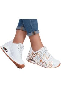 skechers - Buty na co dzień damskie SKECHERS UNO METALLIC LOVE eko skóra. Okazja: na co dzień. Kolor: biały. Materiał: skóra. Model: Skechers Sport. Sport: turystyka piesza