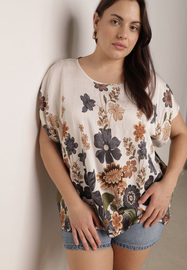 Born2be - Granatowa Wiskozowa Bluzka w Kwiaty Talina. Okazja: na co dzień. Kolor: niebieski. Materiał: wiskoza. Wzór: kwiaty. Styl: casual, klasyczny, elegancki