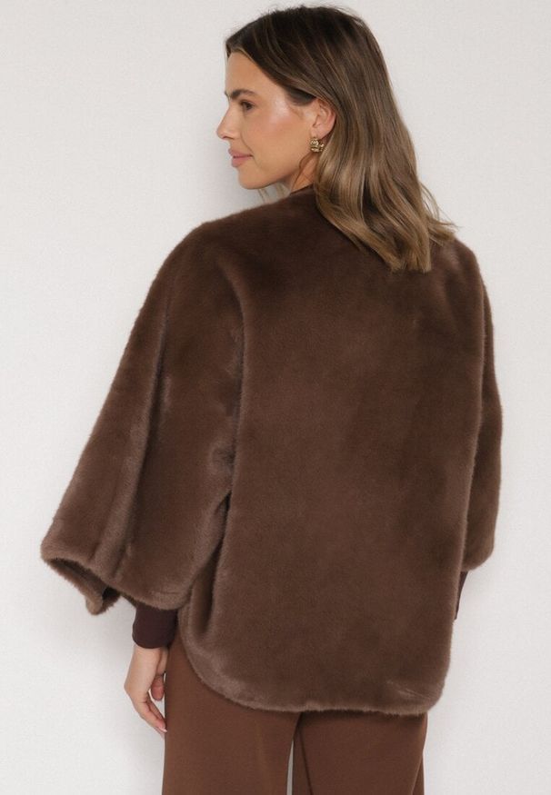 Born2be - Brązowe Ponczo z Futerkiem i Wiązanym Paskiem Monalena. Okazja: na co dzień, do pracy, na spotkanie biznesowe. Kolor: brązowy. Materiał: futro. Styl: biznesowy, casual, elegancki