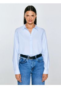 Big-Star - Koszula damska klasyczna błękitna Hansai 400. Okazja: na spotkanie biznesowe, do pracy. Typ kołnierza: kołnierzyk klasyczny. Kolor: niebieski. Długość rękawa: długi rękaw. Długość: długie. Styl: klasyczny #1