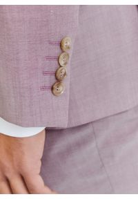 Pako Lorente - PAKO LORENTE – Gładka różowa marynarka garniturowa męska. Okazja: na komunię, na ślub cywilny, na wesele. Kolor: różowy. Materiał: wełna. Wzór: gładki. Styl: boho #6