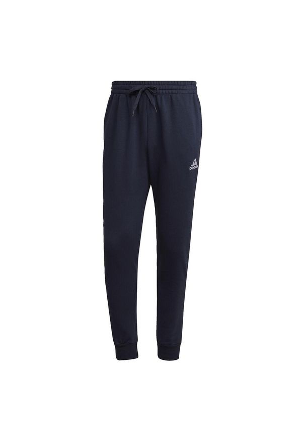 Adidas - Spodnie dresowe męskie adidas Essentials Fleece Regular Tapered. Kolor: czarny, biały, wielokolorowy. Materiał: dresówka