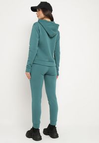 Born2be - Zielony Ocieplany Komplet Dresowy z Bawełny Joggery i Bluza z Kapturem i Nadrukiem Filola. Kolor: zielony. Materiał: dresówka, bawełna. Wzór: nadruk #4