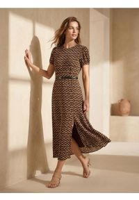 Sinsay - Sukienka midi z paskiem w kwiaty - wielobarwny. Wzór: kwiaty. Długość: midi #1