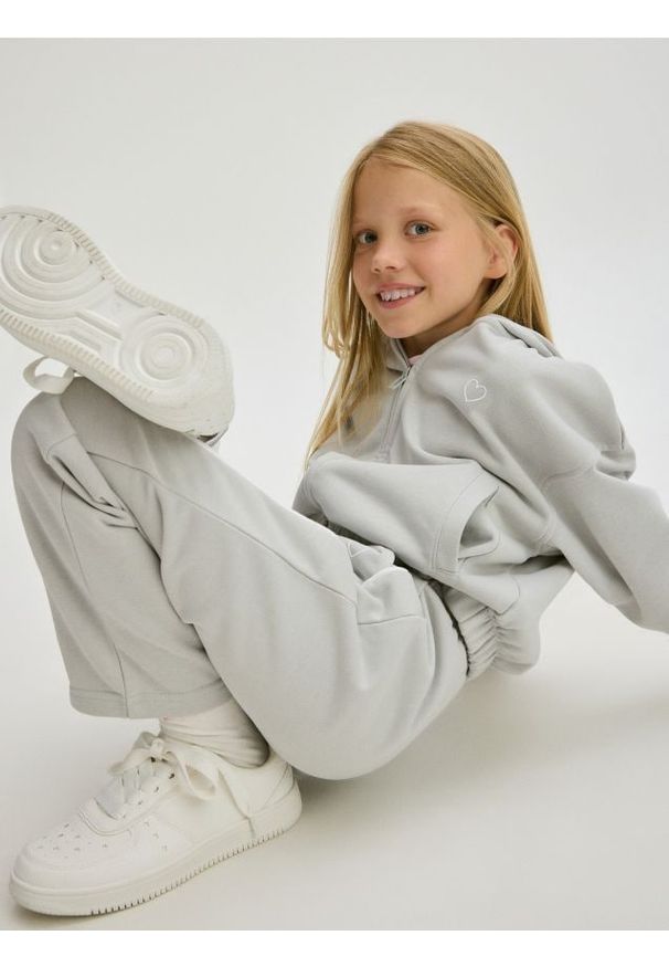 Reserved - Bluza z kapturem - jasnoszary. Typ kołnierza: kaptur. Kolor: szary. Materiał: bawełna, dzianina