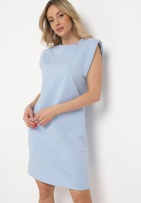 Born2be - Niebieska Sukienka Pudełkowa z Podkreślonymi Ramionami Mimossa. Kolor: niebieski. Długość rękawa: bez rękawów. Styl: wakacyjny #5