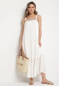 Born2be - Biała Wiskozowa Sukienka o Rozkloszowanym Kroju z Biżuteryjnym Zdobieniem Mevinda. Okazja: na co dzień. Kolor: biały. Materiał: wiskoza. Długość rękawa: na ramiączkach. Wzór: aplikacja. Styl: casual, elegancki #1