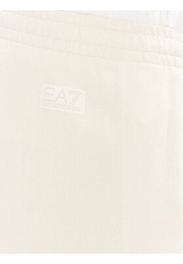 EA7 Emporio Armani Szorty sportowe 7M000153 AF10432 U1079 Écru Regular Fit. Materiał: bawełna. Styl: sportowy