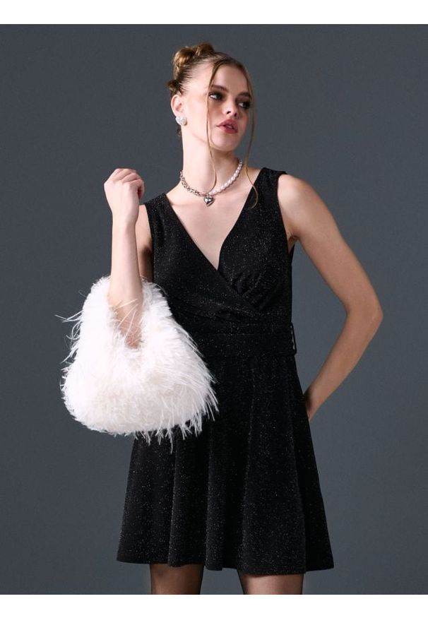 Sinsay - Sukienka z połyskiem - czarny. Kolor: czarny