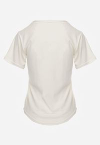 Born2be - Jasnobeżowy Gładki T-shirt w Klasycznym Stylu Salodone. Okazja: do pracy, na co dzień. Kolor: beżowy. Materiał: materiał, jeans. Wzór: gładki. Styl: klasyczny #4