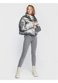 Calvin Klein Kurtka puchowa High Shine Metallic K20K204688 Srebrny Regular Fit. Kolor: srebrny. Materiał: syntetyk. Sezon: zima #1