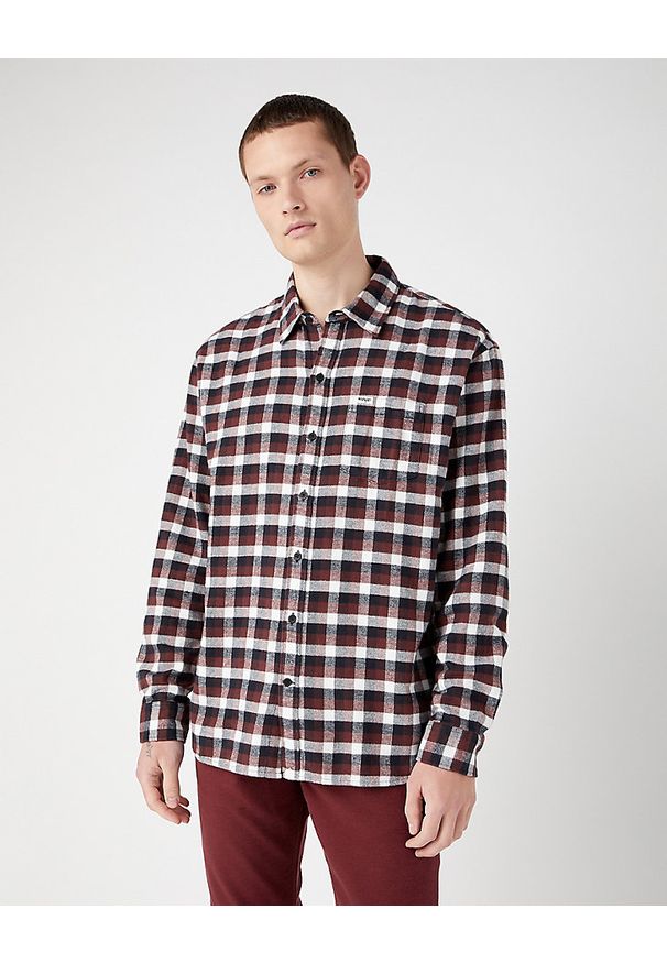 Wrangler - WRANGLER 1 PKT SHIRT MĘSKA KOSZULA MATERIAŁOWA W KRATKĘ KRATA DŁUGI RĘKAW W5D6LAH45. Materiał: materiał. Długość rękawa: długi rękaw. Długość: długie. Wzór: kratka