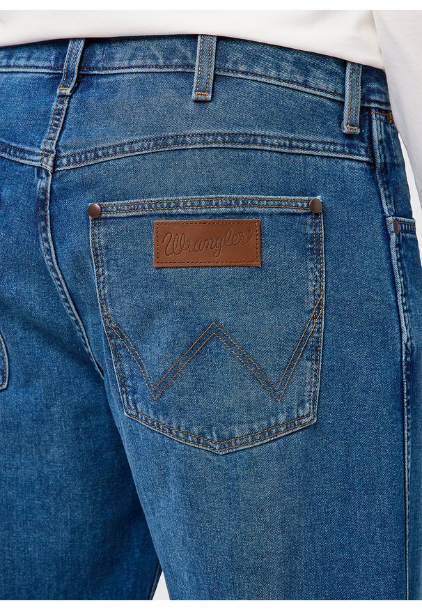Wrangler - MESKIE SPODNIE WRANGLER LOOSE STRAIGHT RETRO BLUE 112371018. Styl: retro