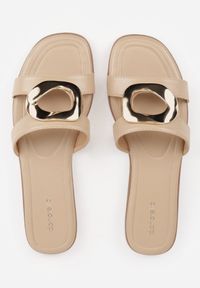 Born2be - Ciemnobeżowe Klapki Ozdobione Geometryczną Klamrą i Wycięciami Felixis. Okazja: na co dzień, do pracy, na spacer. Kolor: beżowy. Materiał: jeans. Wzór: geometria, aplikacja. Sezon: lato. Styl: casual, klasyczny #8