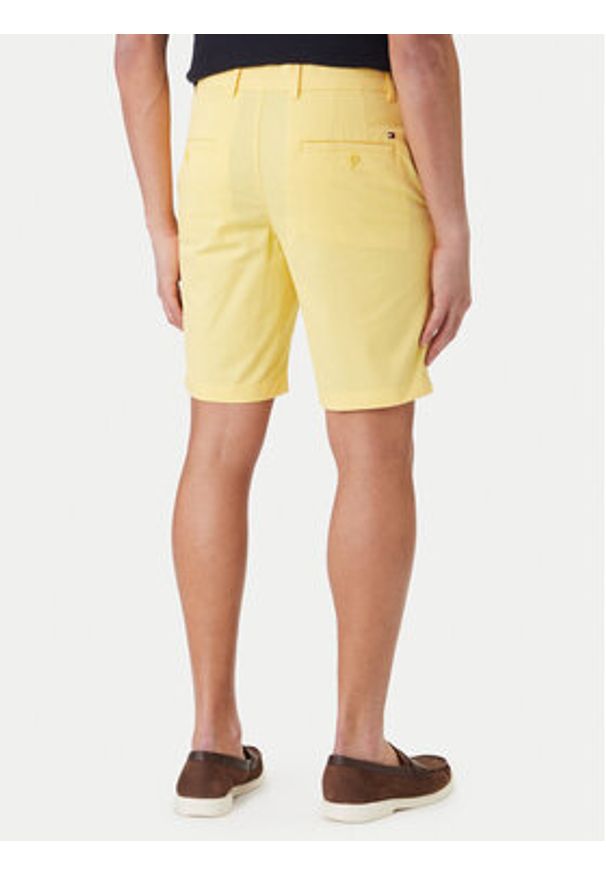 TOMMY HILFIGER - Tommy Hilfiger Szorty materiałowe Deton 9.5 MW0MW42351 Żółty Slim Fit. Kolor: żółty. Materiał: bawełna