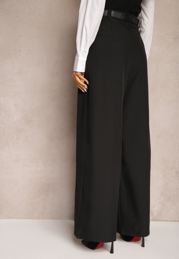 Renee - Czarne Spodnie Palazzo High Waist z Szerokimi Nogawkami i Paskiem z Metalową Klamrą Oinna. Okazja: do pracy, na co dzień. Stan: podwyższony. Kolor: czarny. Styl: klasyczny, casual, elegancki