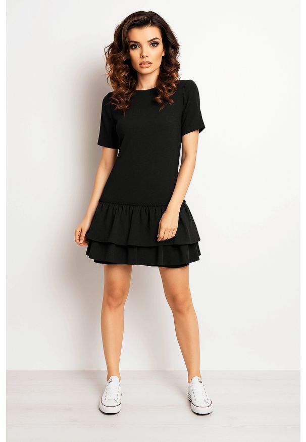 Infinite You - Bawełniana sukienka z falbanami u dołu melanżowy grafit. Okazja: na co dzień. Typ kołnierza: kołnierz z falbankami. Materiał: bawełna. Długość rękawa: krótki rękaw. Wzór: melanż. Styl: casual, elegancki. Długość: mini