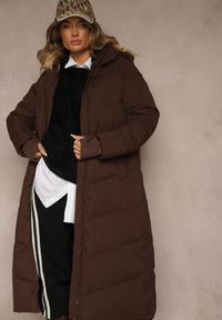 Renee - Brązowa Przeciwdeszczowa Kurtka z Kapturem i Pikowanymi Przeszyciami Lerrise. Typ kołnierza: kaptur. Kolor: brązowy. Materiał: jeans, dzianina. Sezon: zima. Styl: klasyczny, elegancki #3