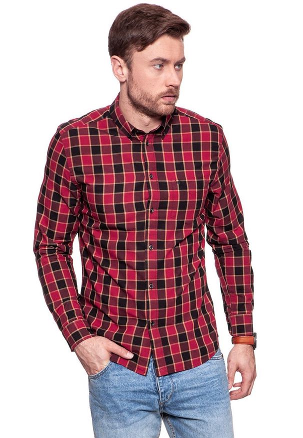 Wrangler - KOSZULA WRANGLER LS 1PKT BUTTON DOWN SALSA RED W5874NQWN. Typ kołnierza: button down. Kolor: czarny. Materiał: materiał