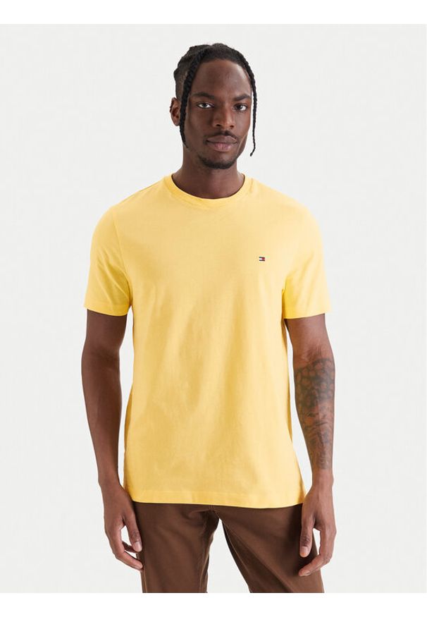 TOMMY HILFIGER - Tommy Hilfiger T-Shirt Ess Seasonal MW0MW39995 Żółty Regular Fit. Kolor: żółty. Materiał: bawełna
