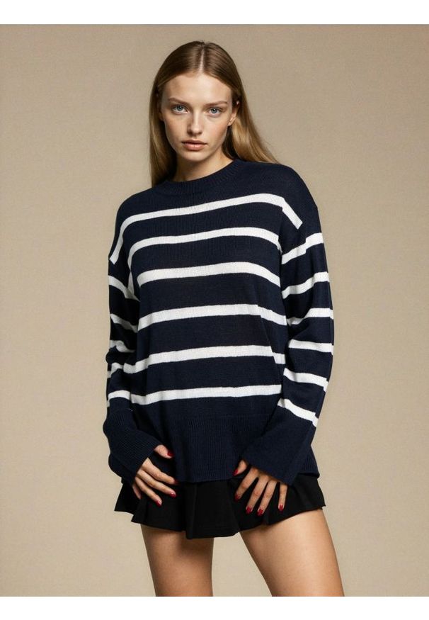Sinsay - Sweter w paski - granatowy. Kolor: niebieski. Wzór: paski